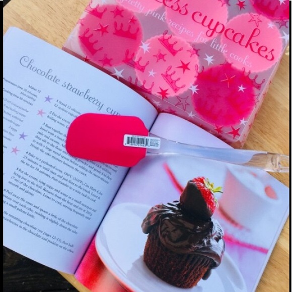 Cupcake Baking Kit Child’s - Picture 2 of 6